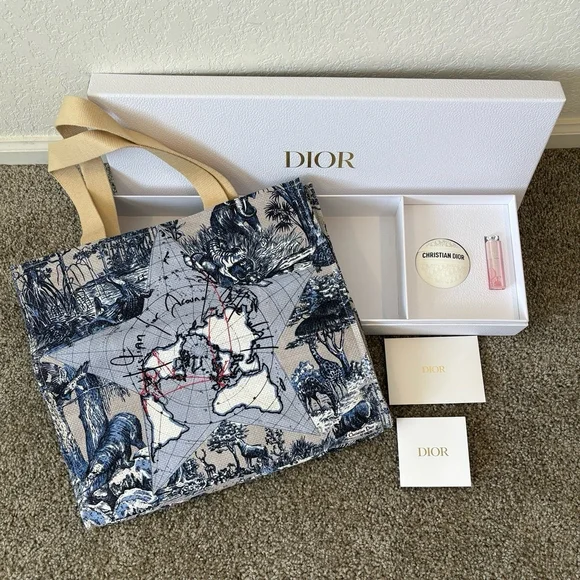 DIOR Around The World Tote, Le Baume & Lip Glow - Picture 2 of 6